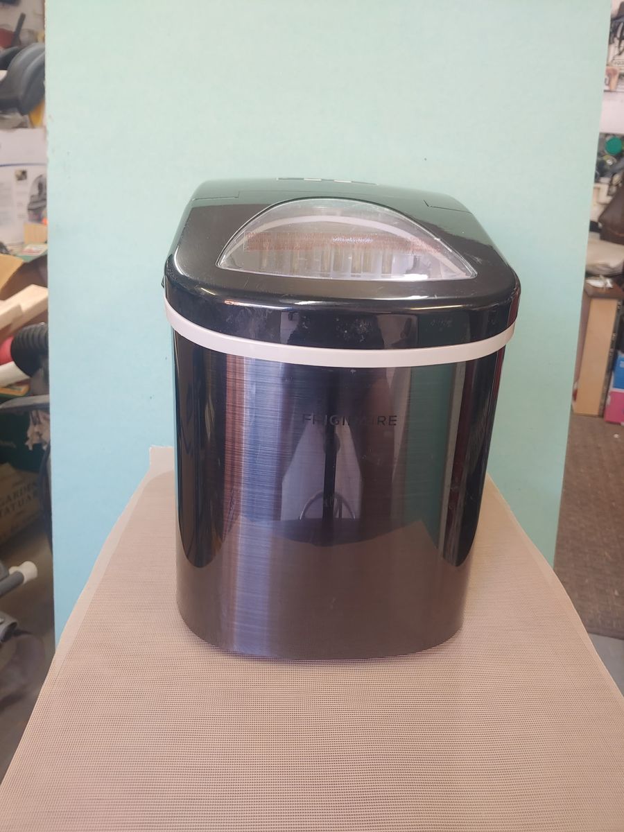 Ice Maker Frigidaire Portable