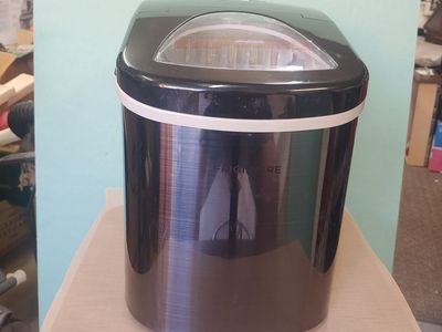 Ice Maker Frigidaire Portable