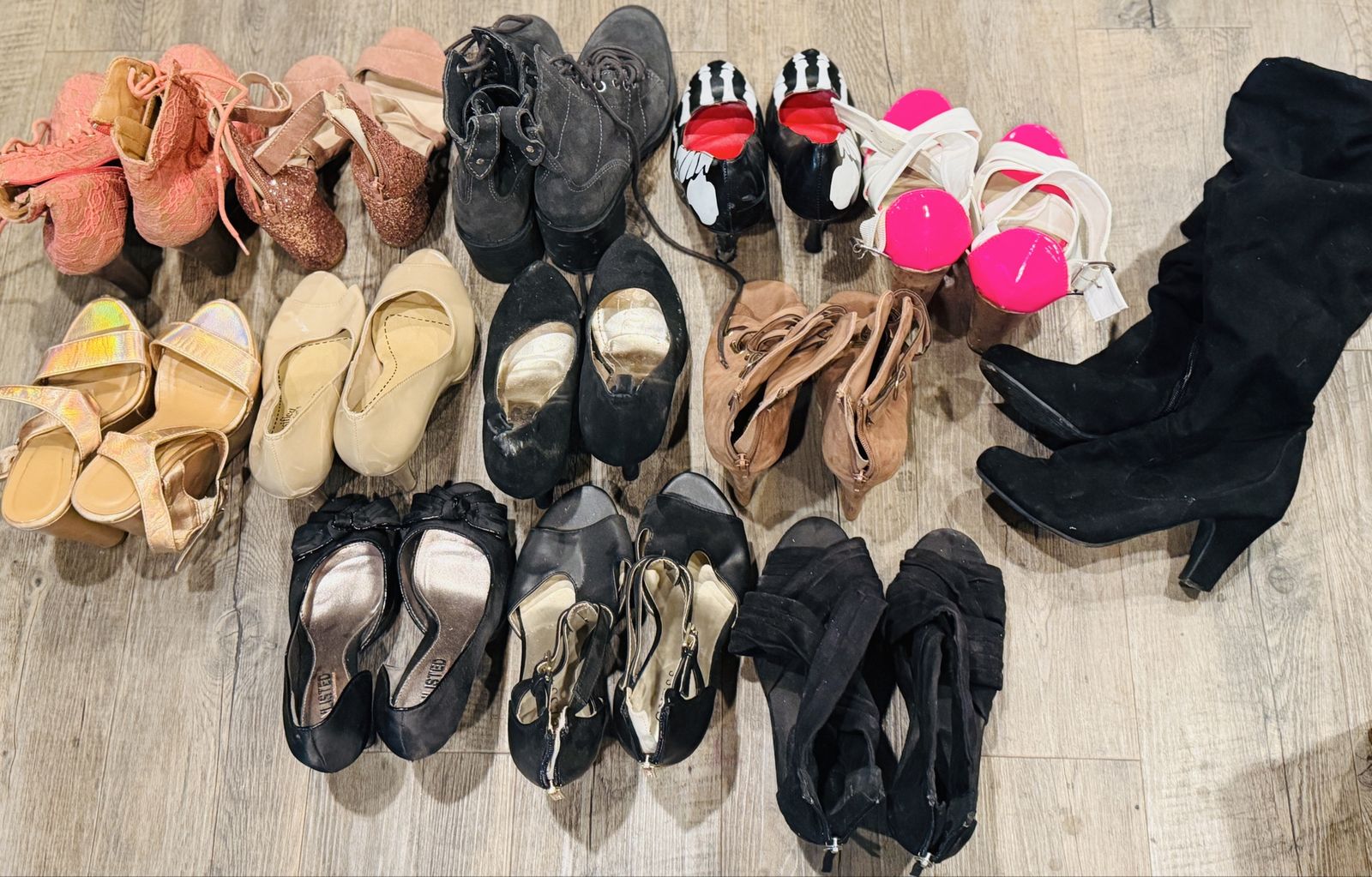 13 Pairs of Women’s Shoes – Sizes 6-8
