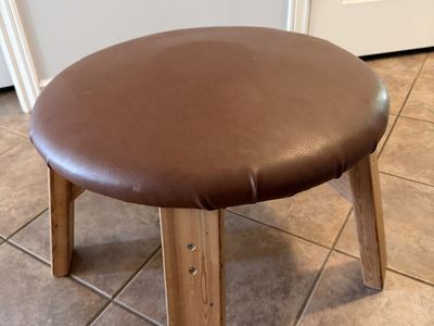 Boys gymnastics mushroom pommel