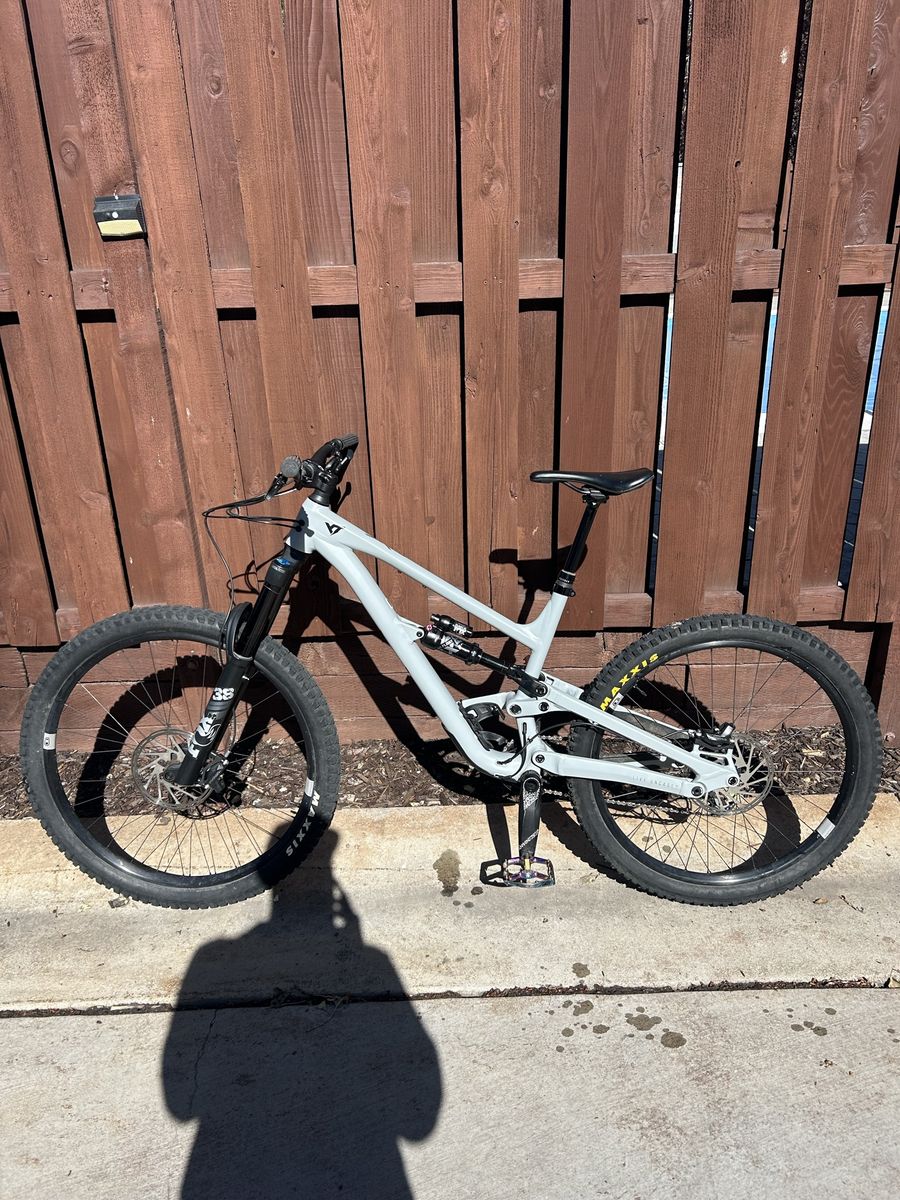 YT Capra MK3 MX - DH drivetrain Size Large