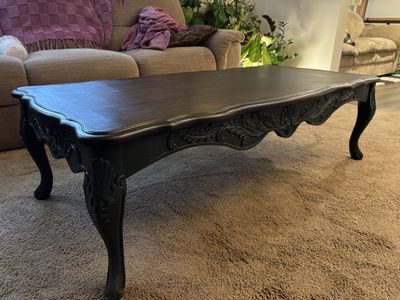 Elegant Vintage Style Coffee Table Carved Legs