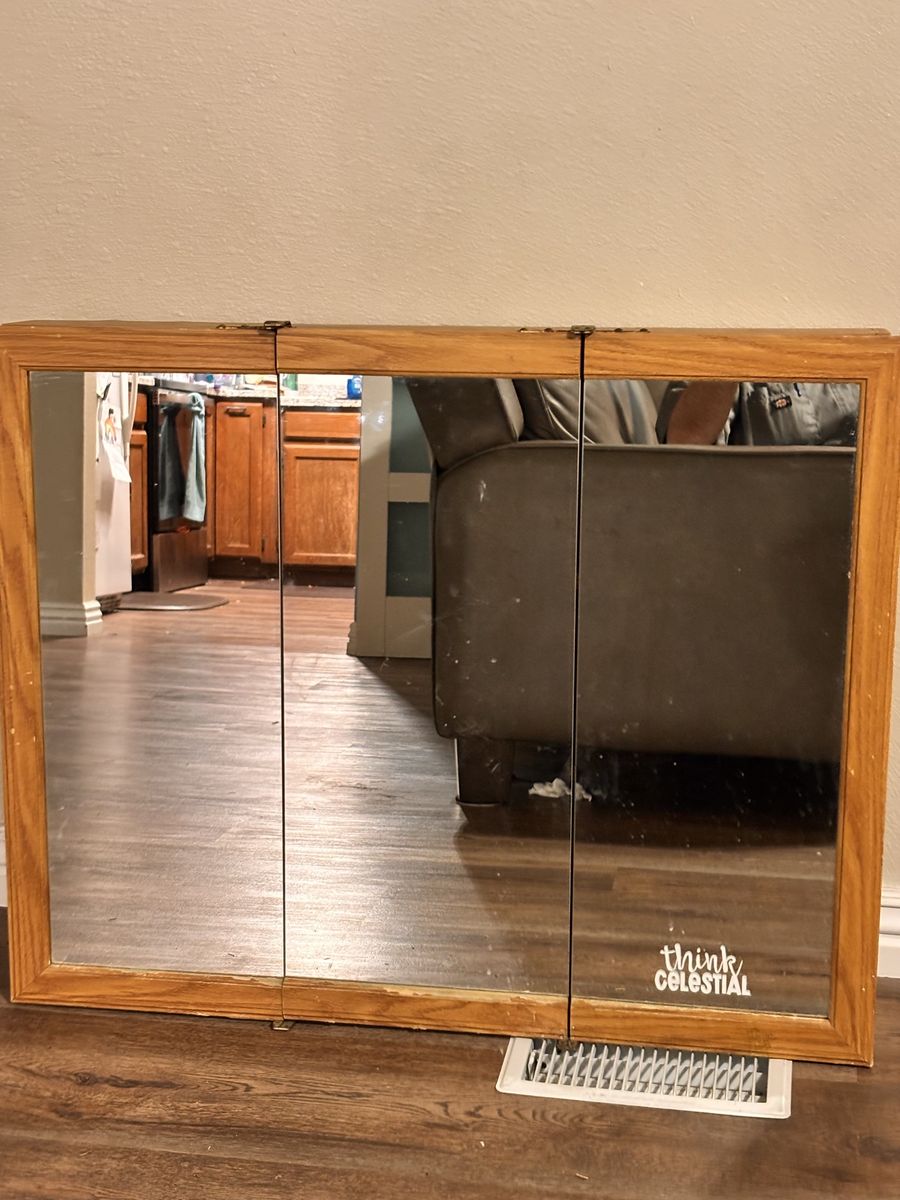 Medicine cabinet with mirror