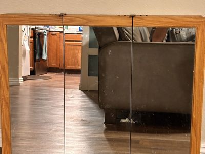 Medicine cabinet with mirror