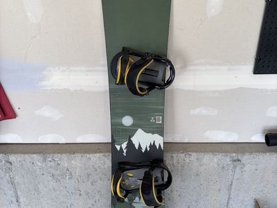 Burton Cruzer Snowboard (159w) and Solomon Boots