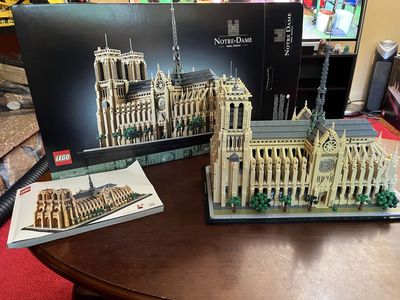 LEGO Architecture Notre-Dame de Paris Set 21061 Built with Light Kit, Box & Manual