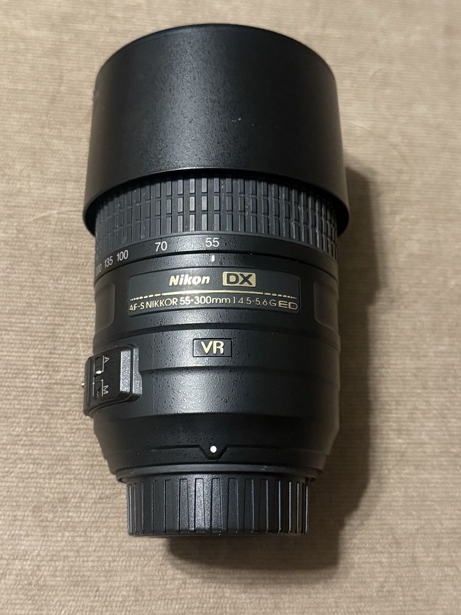 Nikon DX AF-S NIKKOR 55-300mm f/4.5-5.6G ED VR Lens with Hood & Pouch