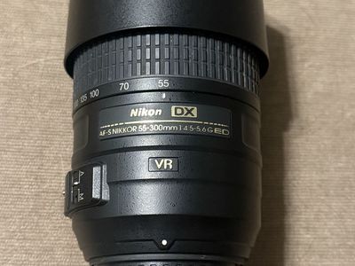 Nikon DX AF-S NIKKOR 55-300mm f/4.5-5.6G ED VR Lens with Hood & Pouch