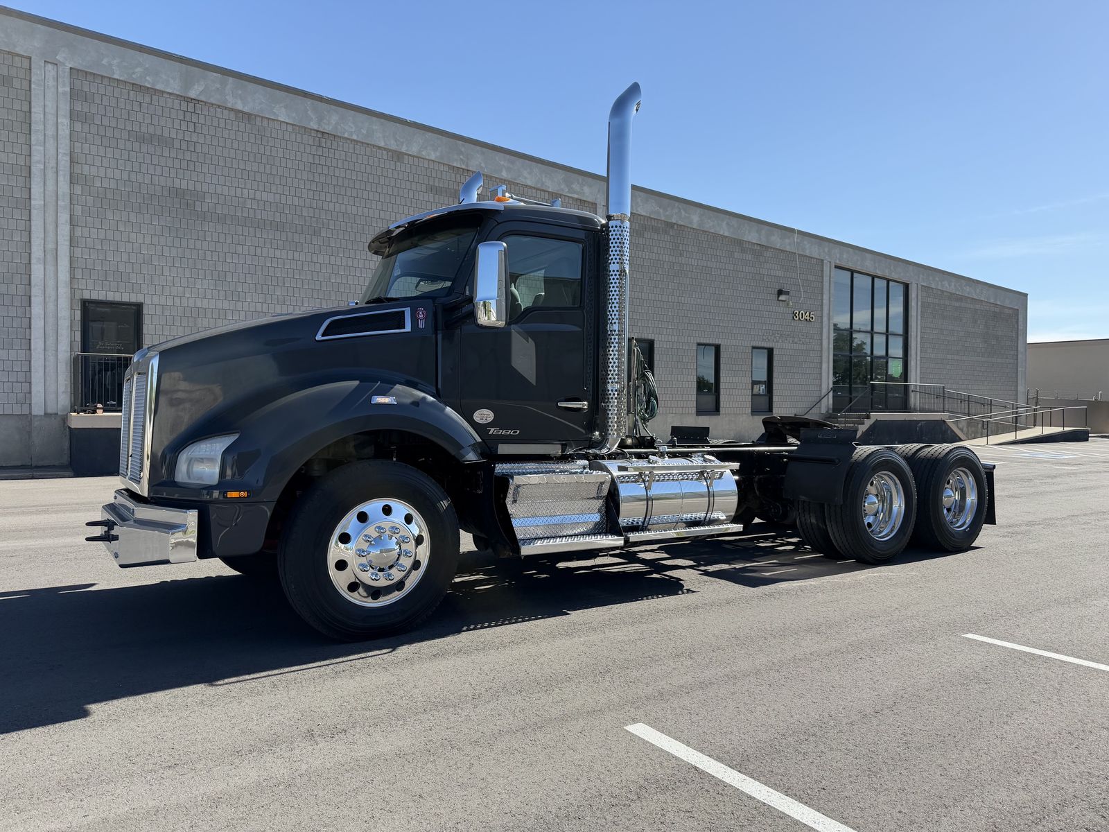 2020 Kenworth T800 - Low Miles - Wet Kit
