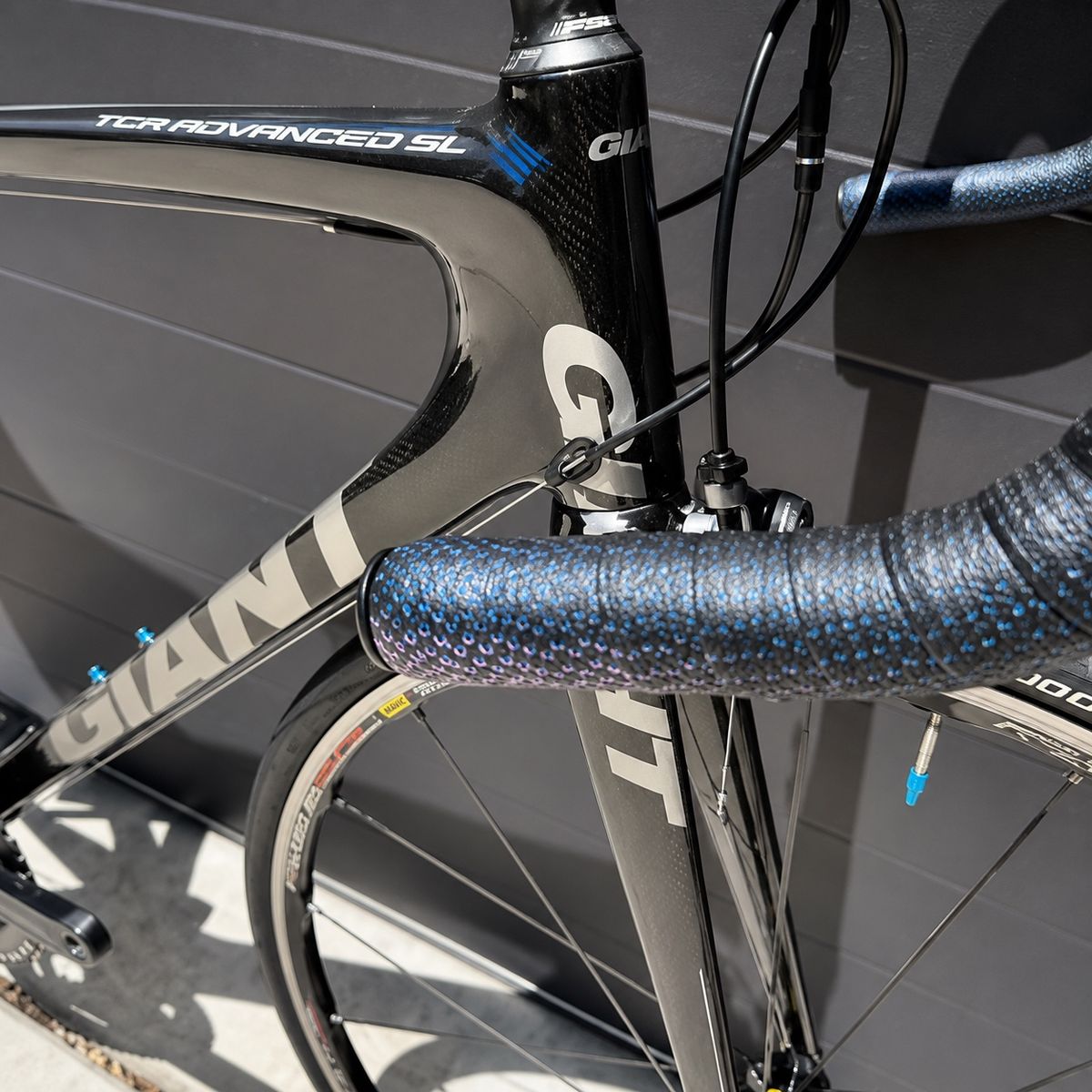 Giant TCR Advanced SL 2 Carbon Road Bike – Flagship Advanced SL Frame – Ultegra 11-Speed