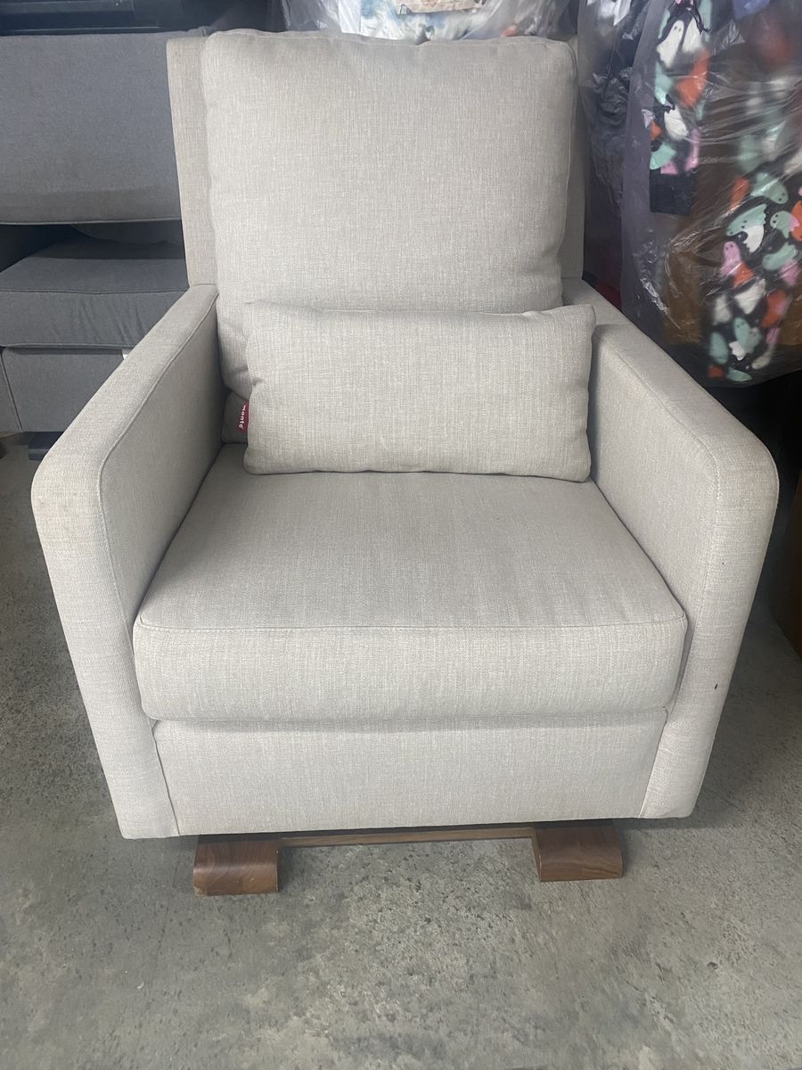 Monte Design Modern Glider Recliner Nursery Chair in Light Grey