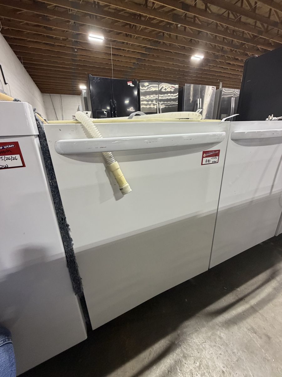 GOOD CONDITION GE WHITE DISHWASHER W-WARRANTY