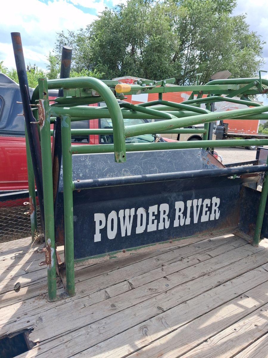 powder river roping chute.