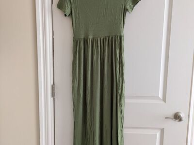 Brand New Women’s Maxi Dress Size Small