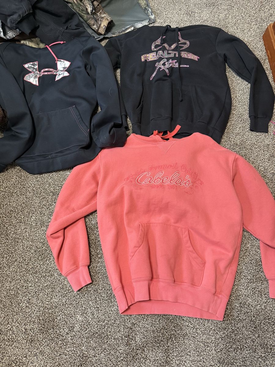 Women’s Under Armour, Realtree, & Cabela's Women's Hoodies - 3 Pack Black & Pink/Coral Pullover Sweatshirts Size Small