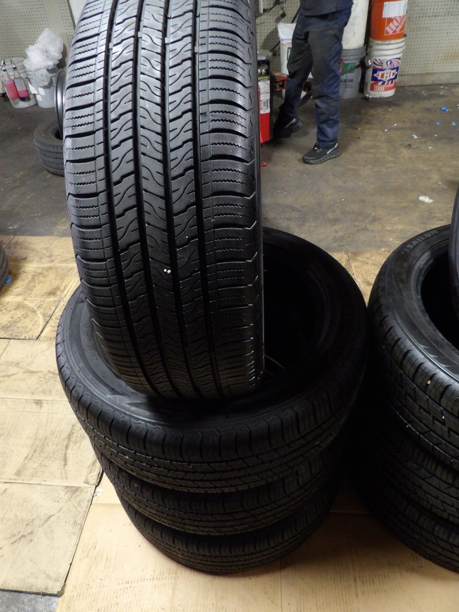 215/55R18 VELOCITY MNIMAX CROSS SET OF USED TIRES