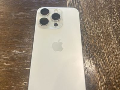 Apple iPhone 15 Pro Smartphone white