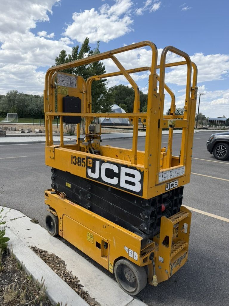 19 Foot Scissor Lift for Rent - 30 Inches Wide