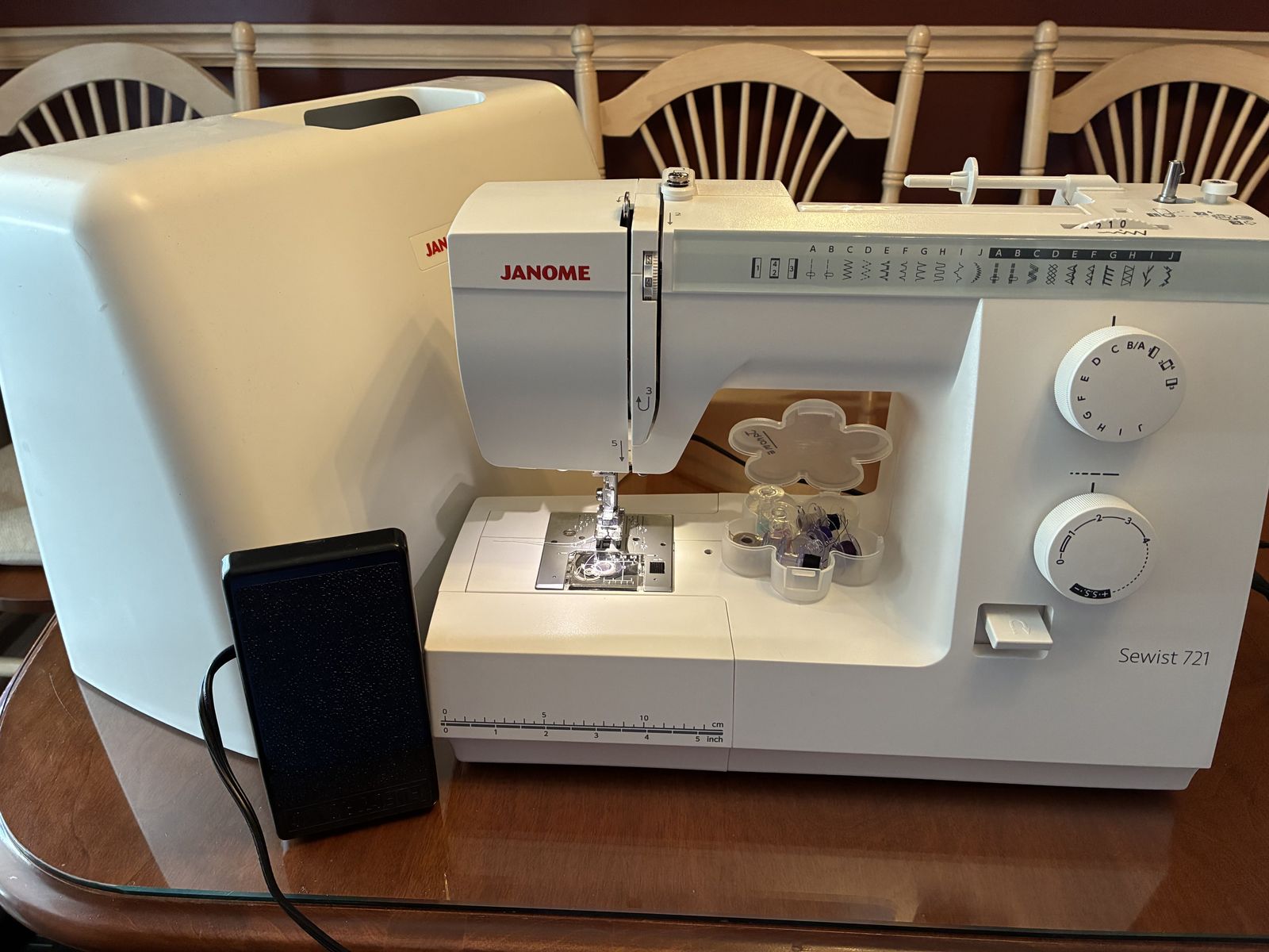 Janome Sewist 721 Sewing Machine – Excellent Condition w/ Case & Original Manual