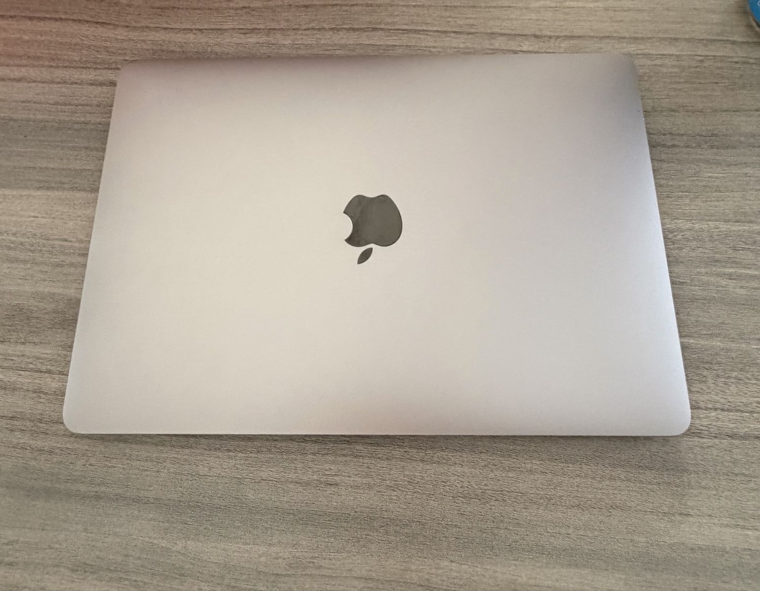2020 MacBook Air M1 8/256GB