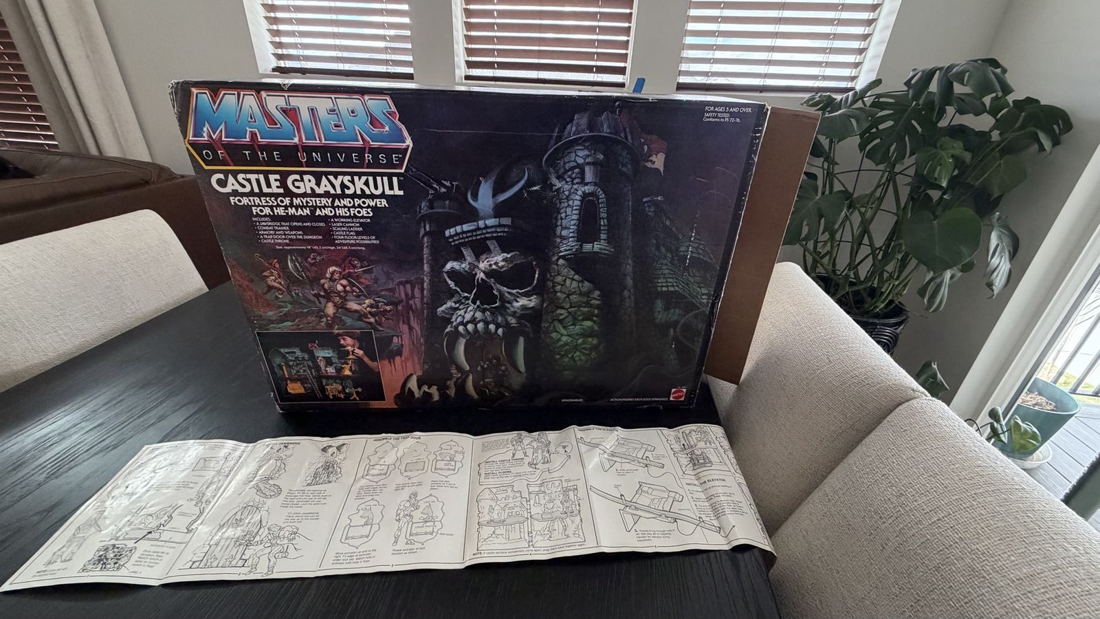 1981 Castle Gray skull in box