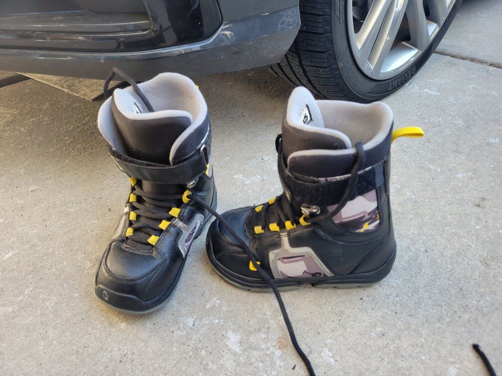 Burton snowboard boots size 5