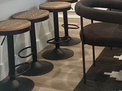Modern Adjustable Swivel Bar Stool with Wood Grain Seat & Black Metal Base