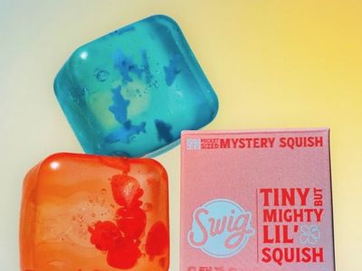 Swig shark little squishy