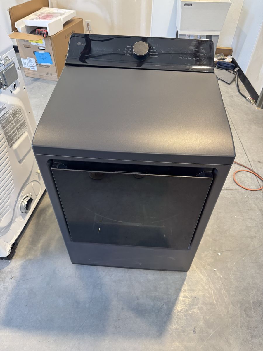 Scratch and dent LG 7.4 cuff Electric dryer