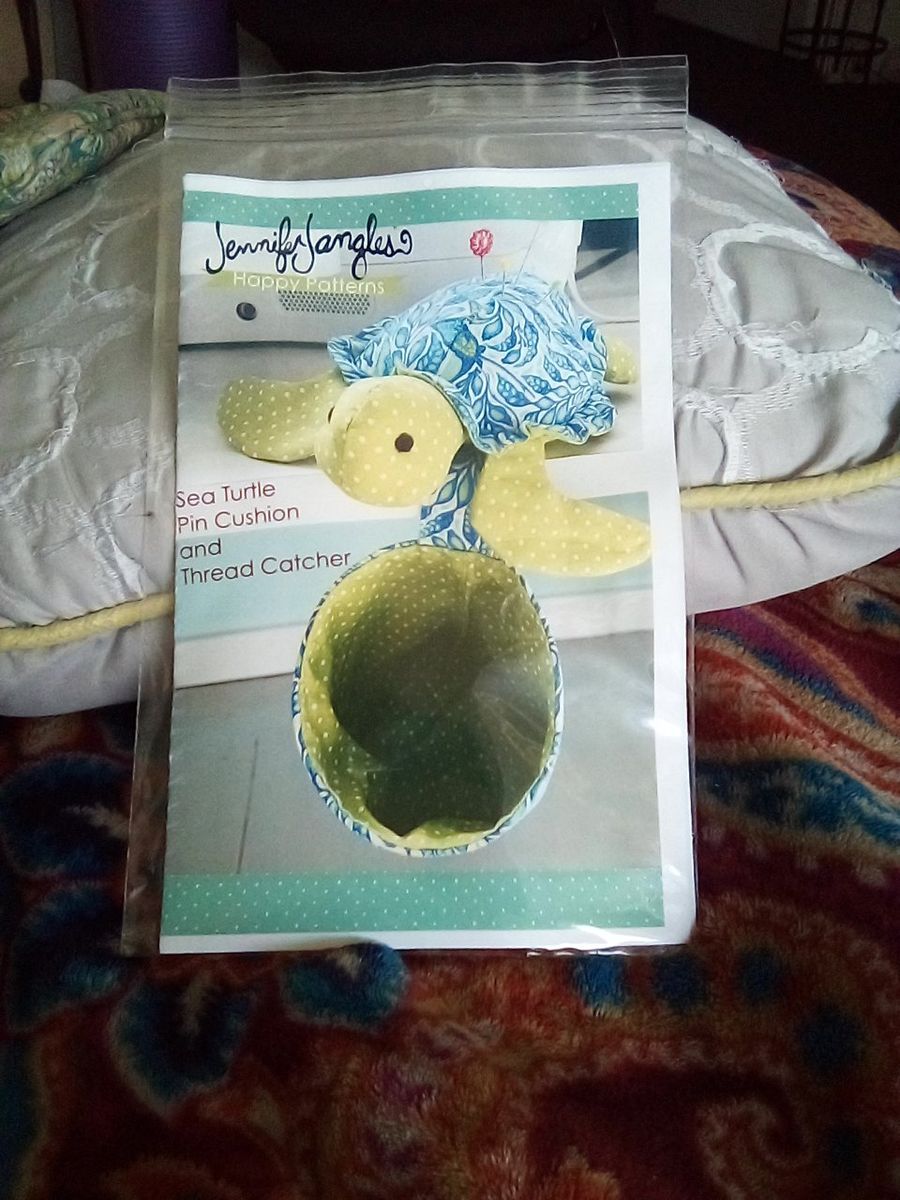 Jennifer Jangles Happy Patterns Sea Turtle Pin Cushion & Thread Catcher Pattern