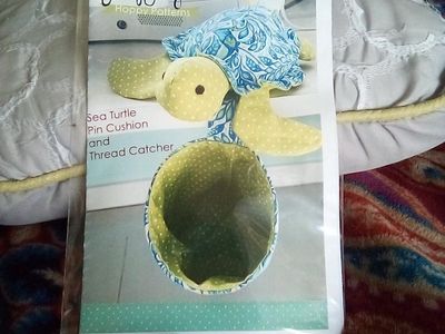 Jennifer Jangles Happy Patterns Sea Turtle Pin Cushion & Thread Catcher Pattern