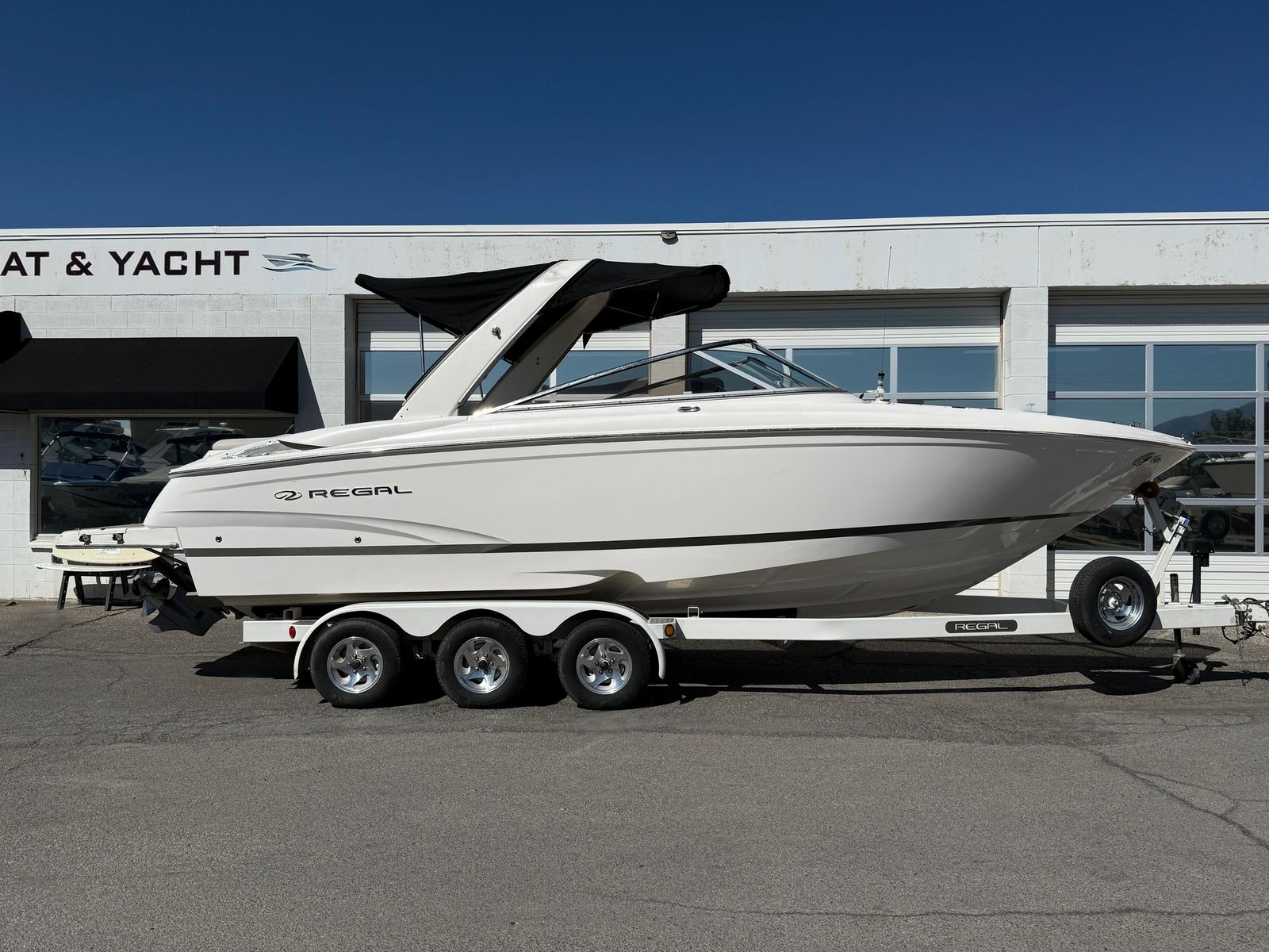 2008 27' Regal 2700 Bowrider
