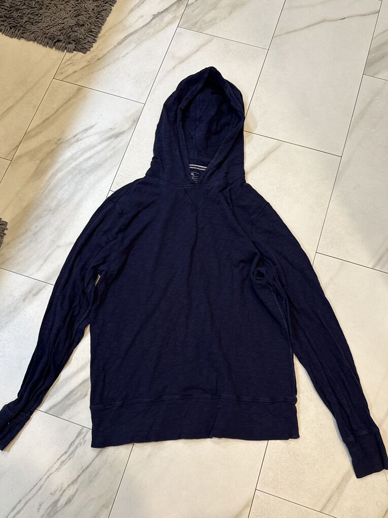 Gap Size Xl Hooded, Long Sleeve Shirt.
