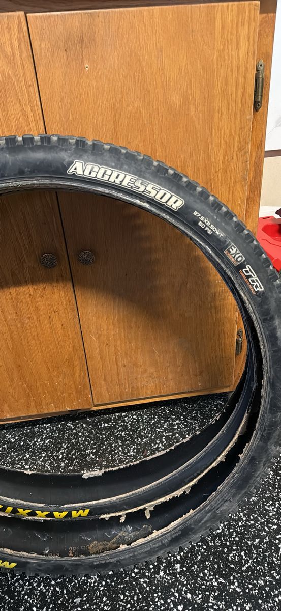 Maxxis Aggressor 27.5 x 2.50 WT EXO TR Mountain Bike Tire - Used
