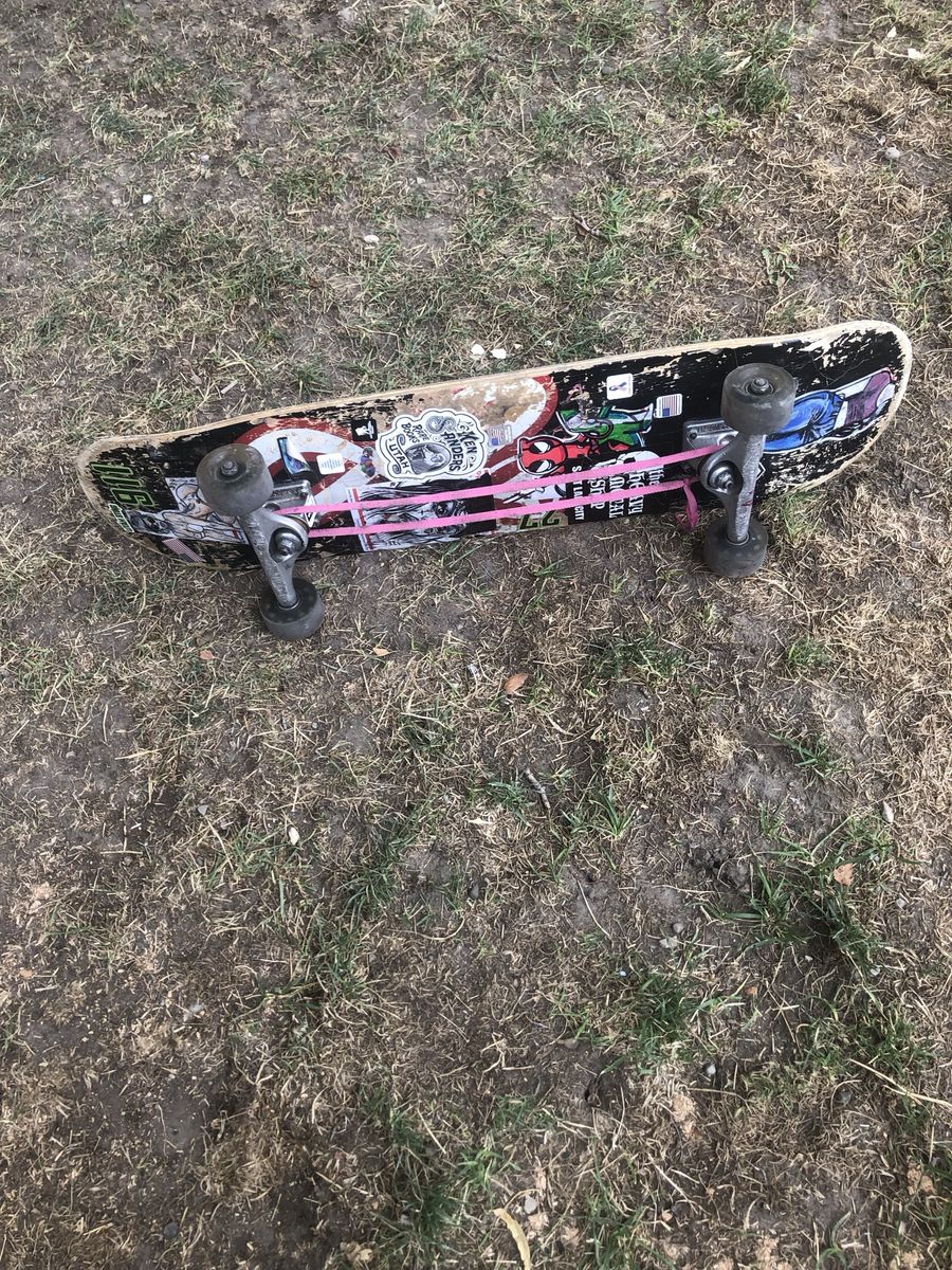 Complete Skateboard with Independent Trucks