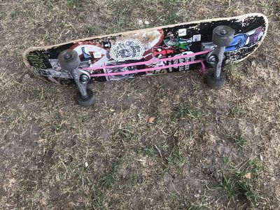 Complete Skateboard with Independent Trucks