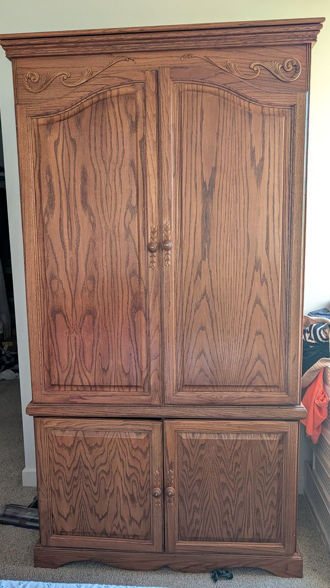 Solid oak wardrobe / armoire