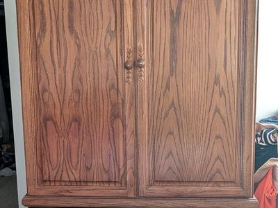 Solid oak wardrobe / armoire
