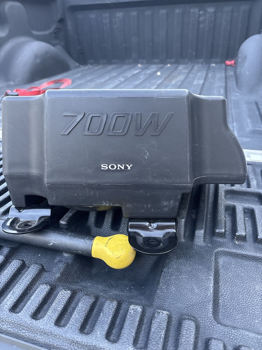 Sony 700W Car Audio Subwoofer/Amplifier Enclosure - Powerful Bass Boost for Your Ride
