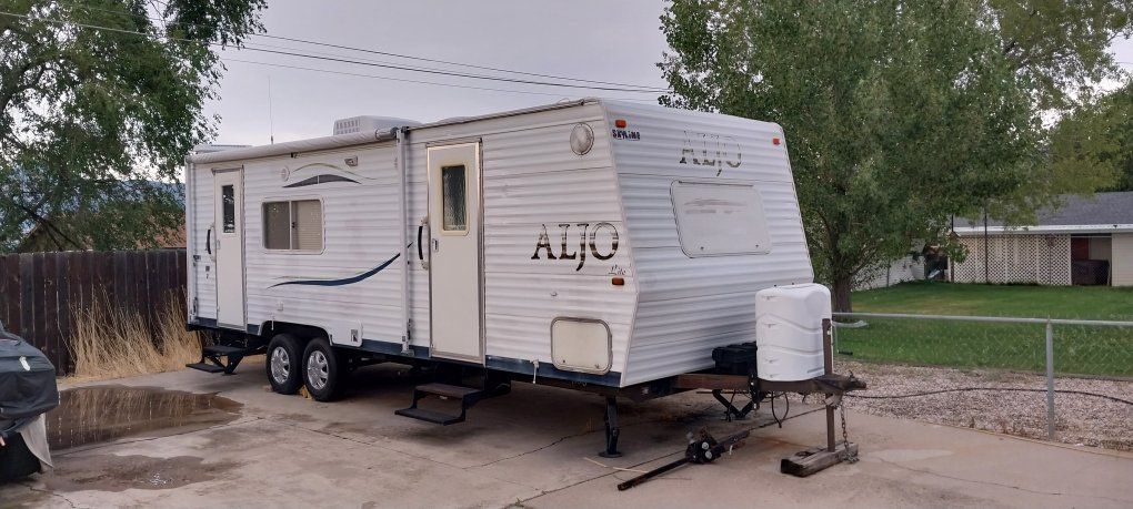 CAMPING TRAILER