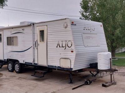 CAMPING TRAILER