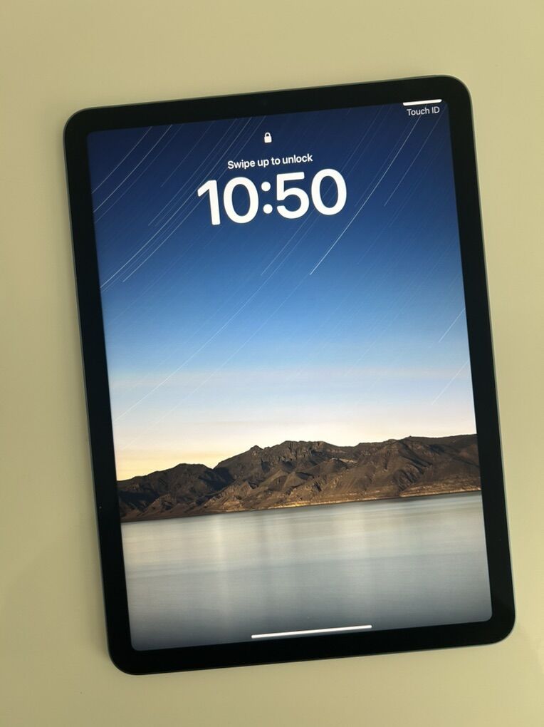 iPad Air - 5th Gen (256 gb) w/ Apple Pencil