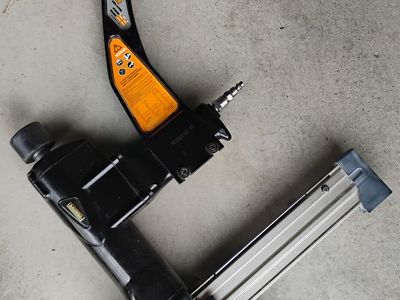 Freeman flooring nailer with case and accessories
