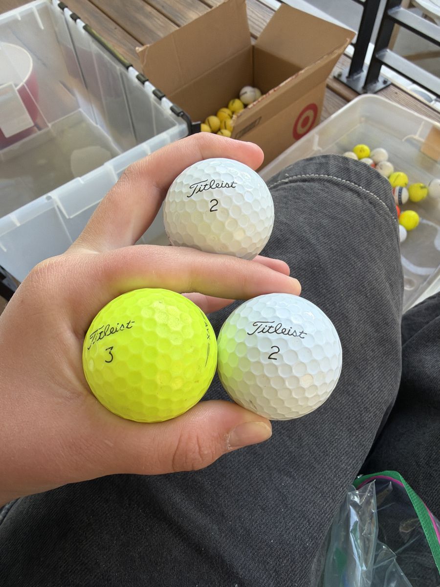 3 Titelist AVX golf balls