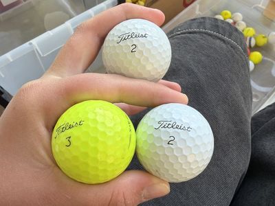 3 Titelist AVX golf balls