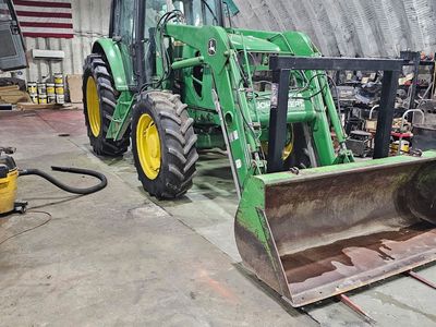 John Deere 7130