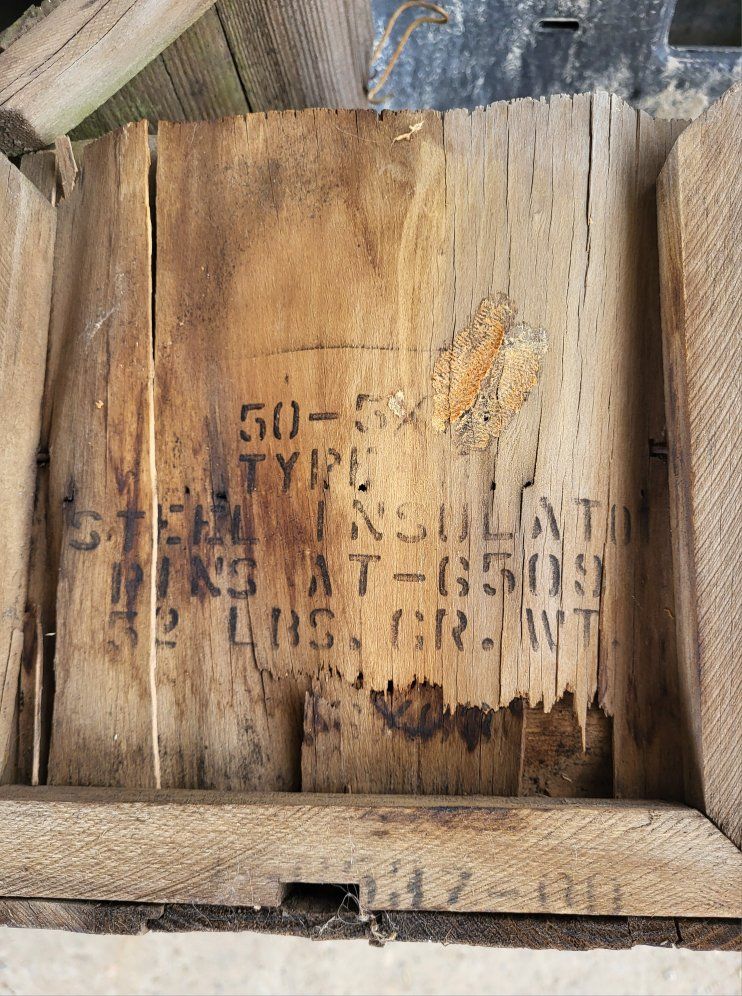 **VINTAGE SHIPPING CRATE**