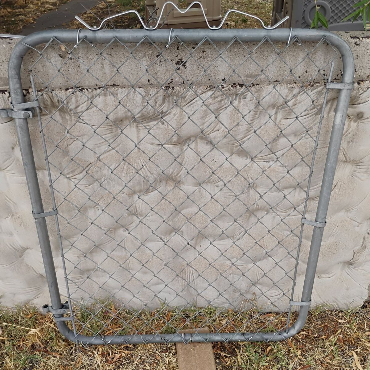 Galvanized Chain Link Gate 38Wx46H W/Decorative Top