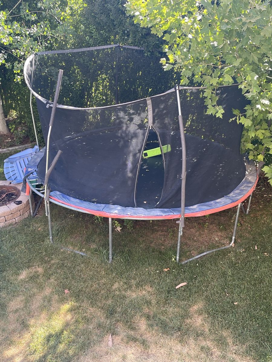 Round Outdoor Trampoline with tramp scooter OBO