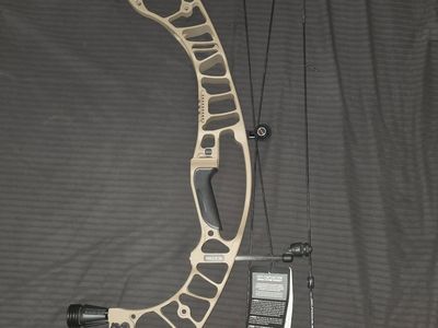 HOYT VENTUM PRO 30 HBX RH 60# 29.0 BUCKSKIN 2.0 ST